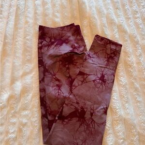 Amazon Women's Tie-Dye Leggings - Maroon